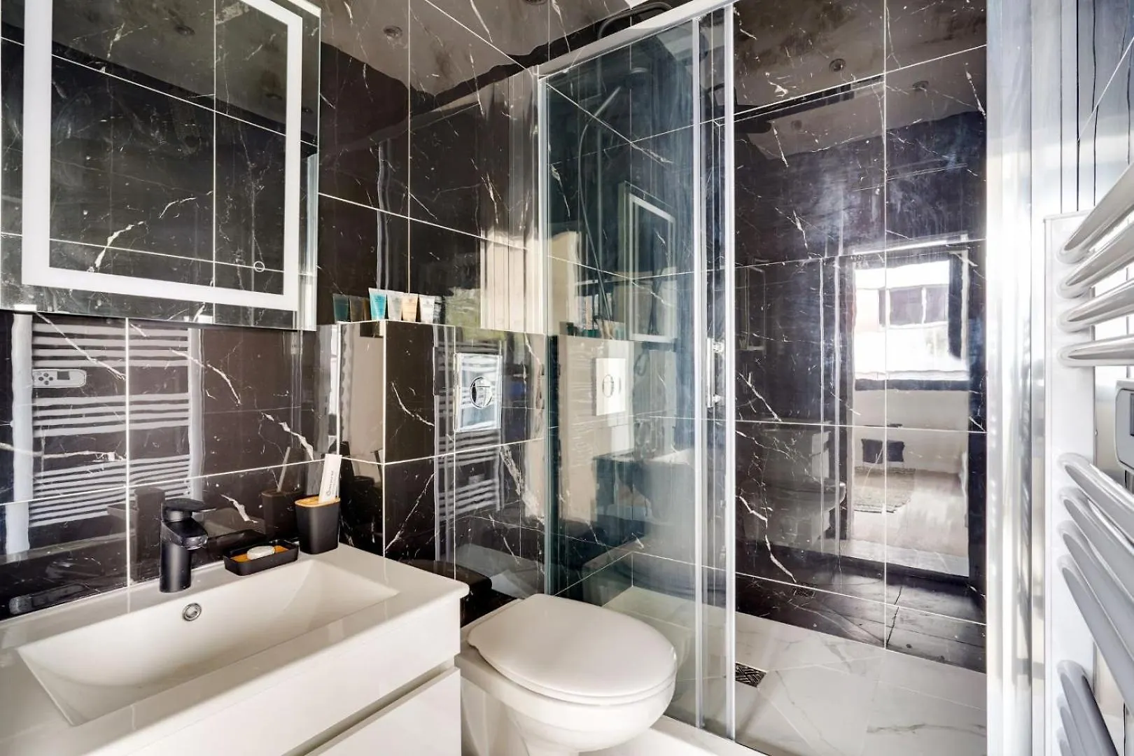 Bluestay 57 - Charmant Appartement A Paris 0*,